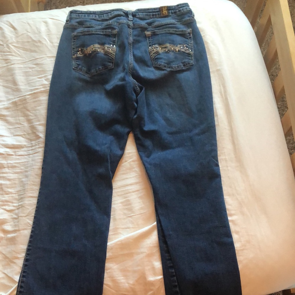 Aura Jeans - Picture 4 of 12